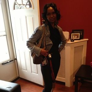 Meet your Posher, Erin v.